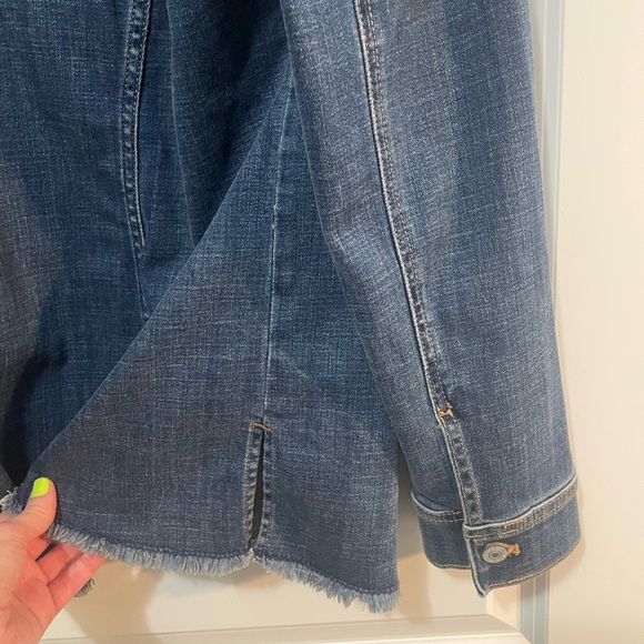 Chico’s Classic Blue Jean Jacket with Front Pockets and Raw Edge Hem Sz Large - Picture 3 of 7